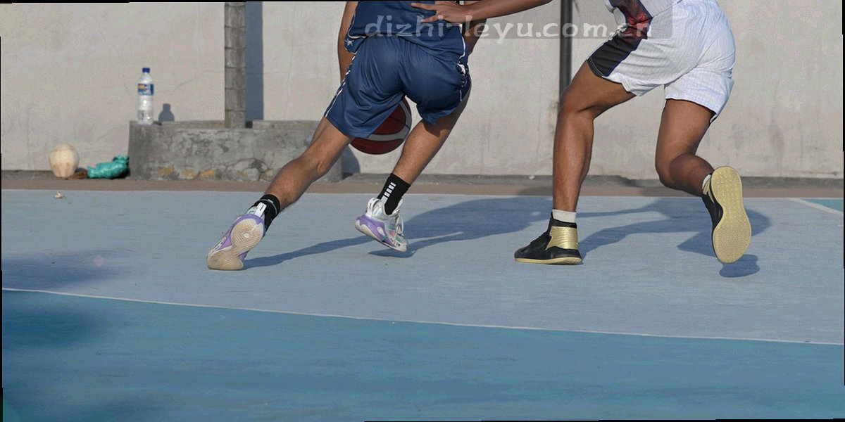 足球场环形视角与赛季主题配色